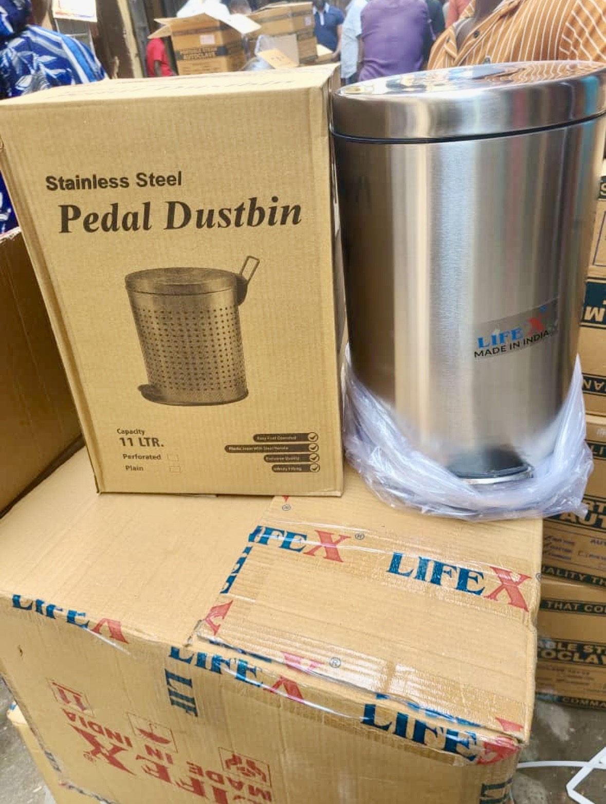 stainless steel pedal dustbin 1