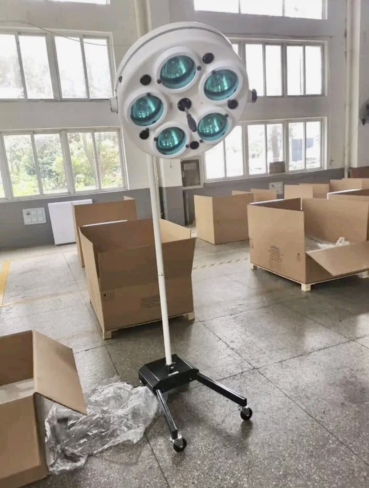 Mobile Surgical / Operating Room Shadowless Light (5-Reflector Model) 1