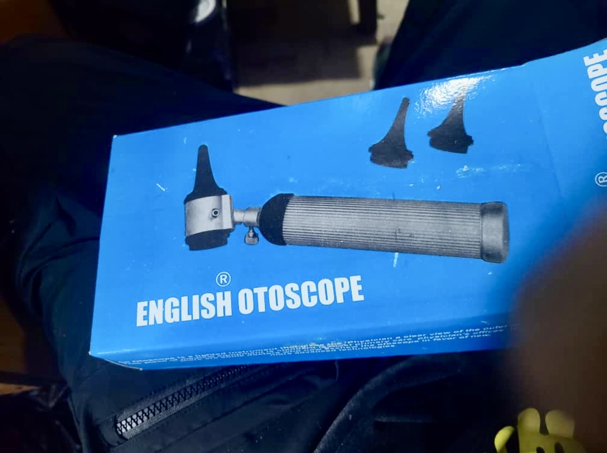 English Otoscope Diagnostic Kit 1