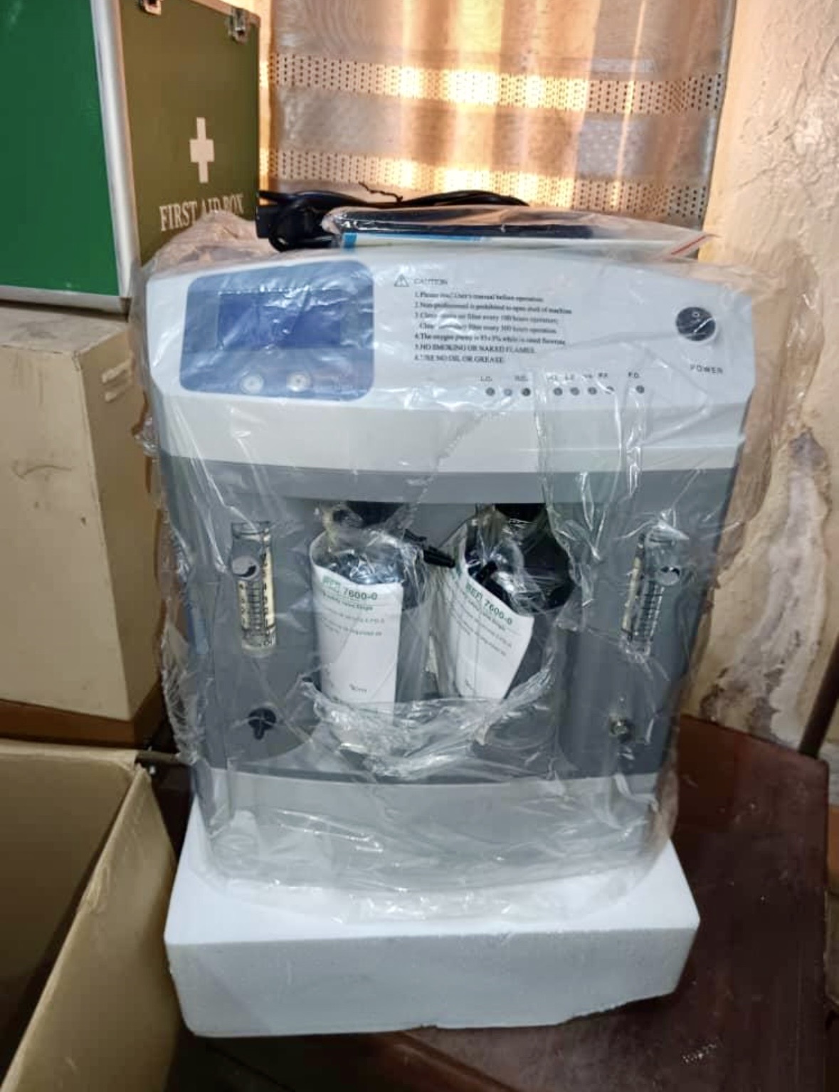 5-Liter Medical Oxygen Concentrator with Double Vaporizer/Humidifier Setup 1