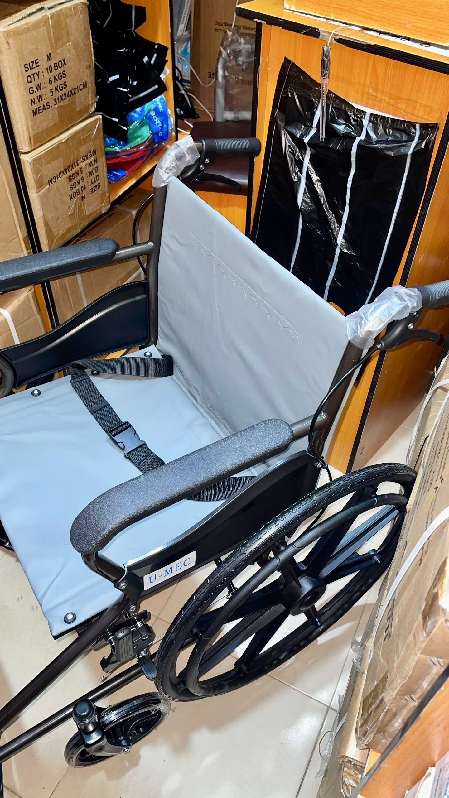 U-MEC Foldable Standard Manual Wheelchair 1