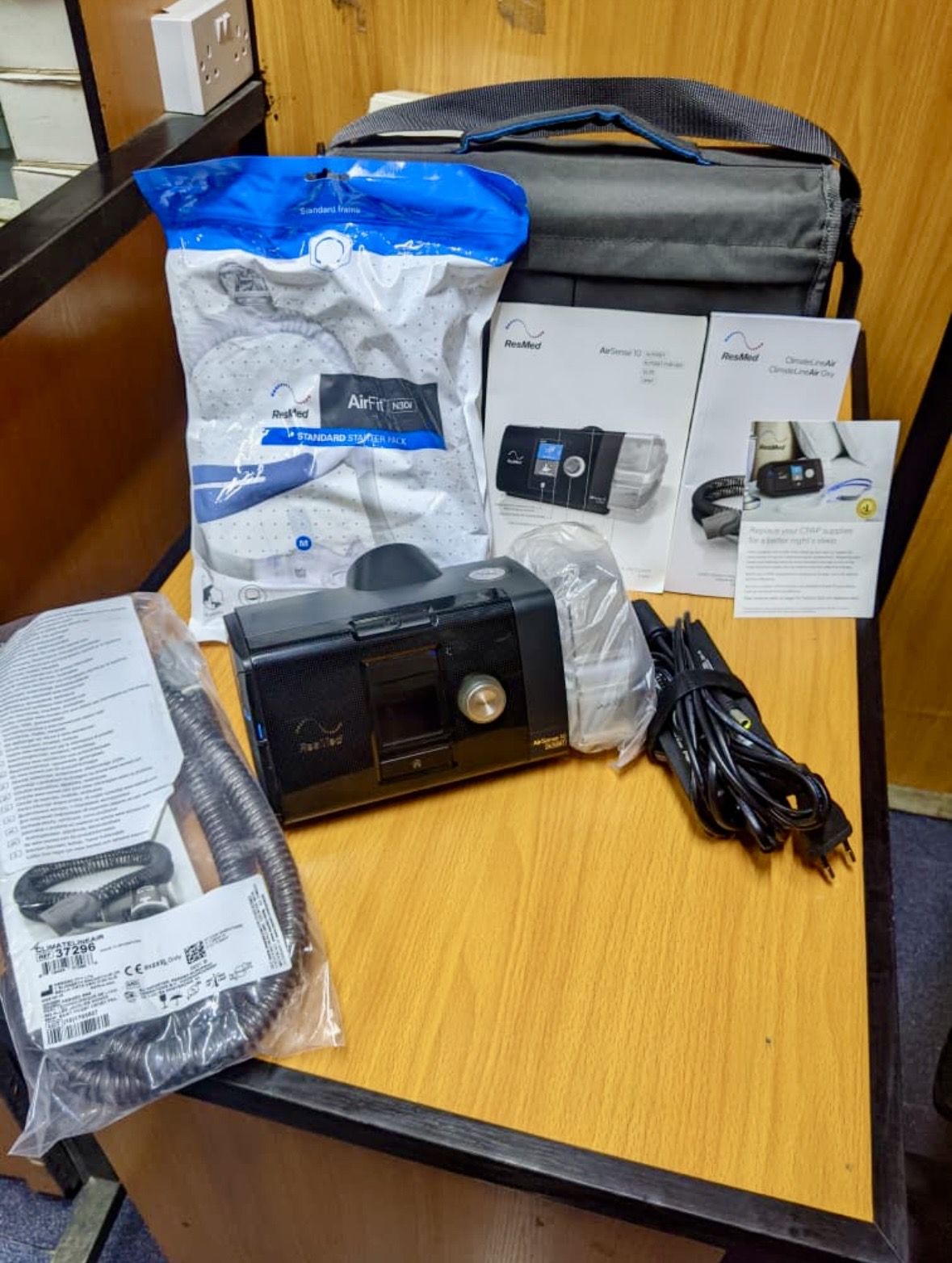 ResMed AirSense 10 AutoSet CPAP Machine with Complete Starter Kit 1