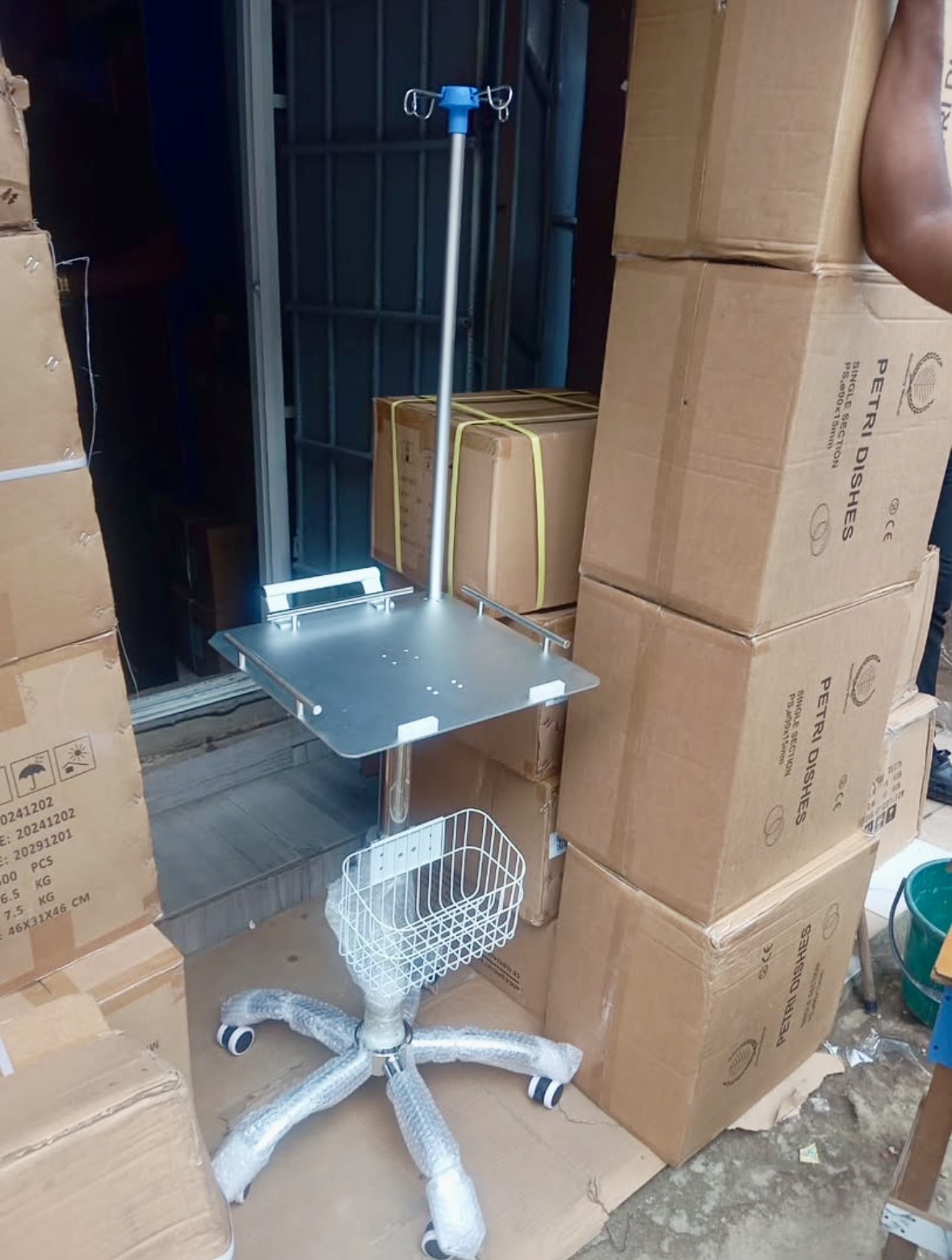 Patient Mobile Medical Trolley with Integrated IV Pole 1